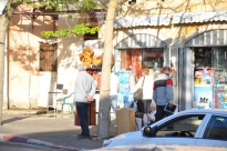 بالصور: رجال سلطة الضرائب يداهمون عدداً من المحلات التجارية وسط مدينة يافا 